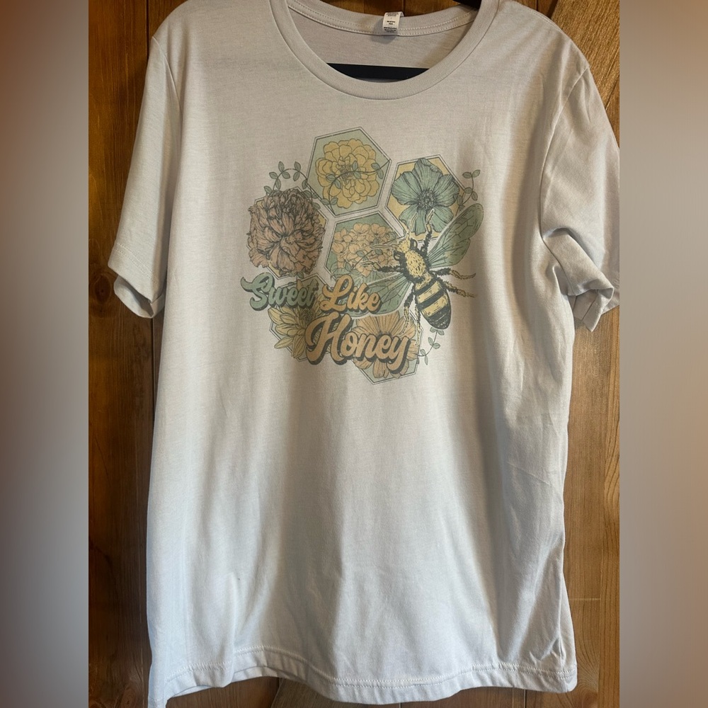 NWT sweet like honey tee